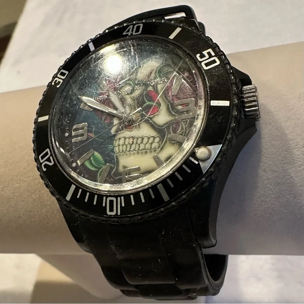 Christian Audigier Unisex Eternity Skull Roses Black Silicone Band Watch goth